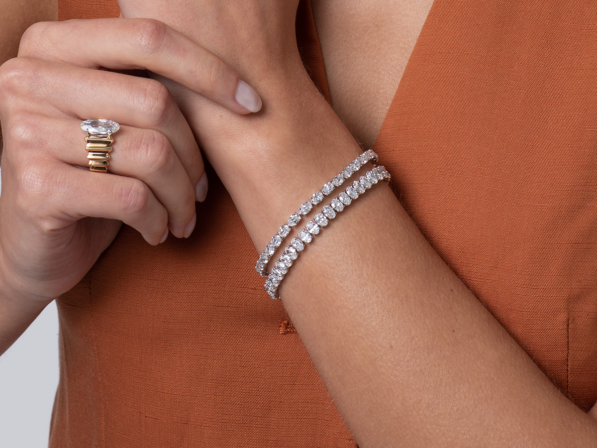 Oval Diamond E-W Line Bracelet