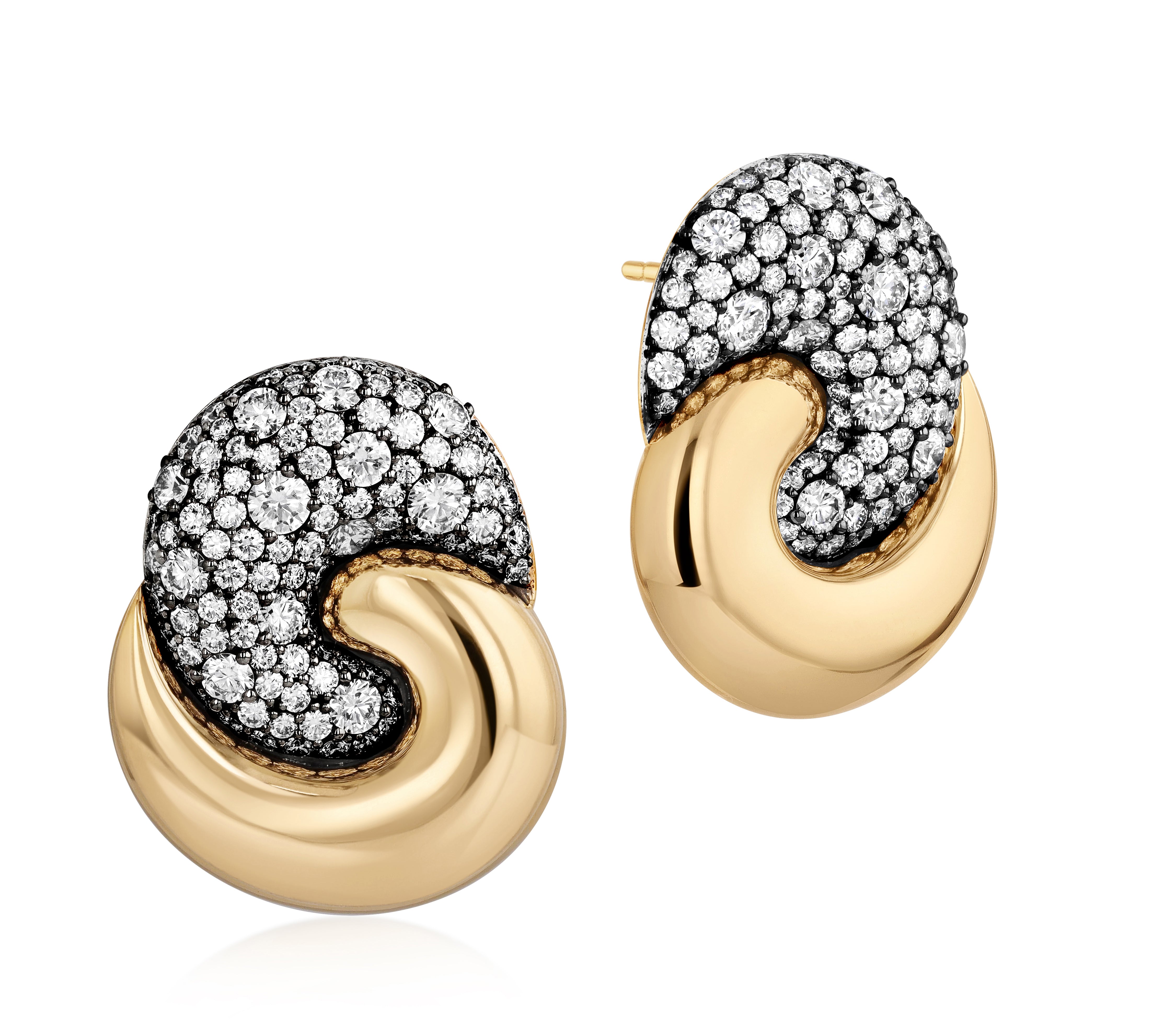 Duet Large Earrings in yellow gold with interlocking polished gold and pave diamond set in black rhodium.