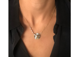 
                
                    Load image into Gallery viewer, Aura Latch Necklace
                
            