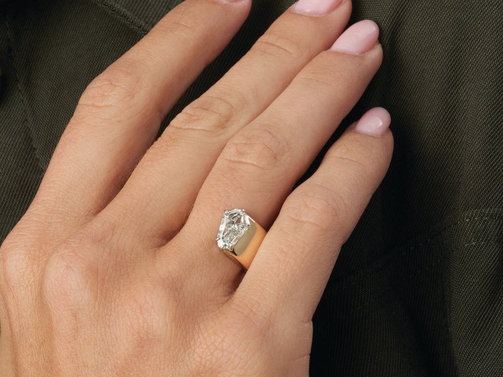
                
                    Load image into Gallery viewer, Kite Diamond Open Wrap Ring
                
            